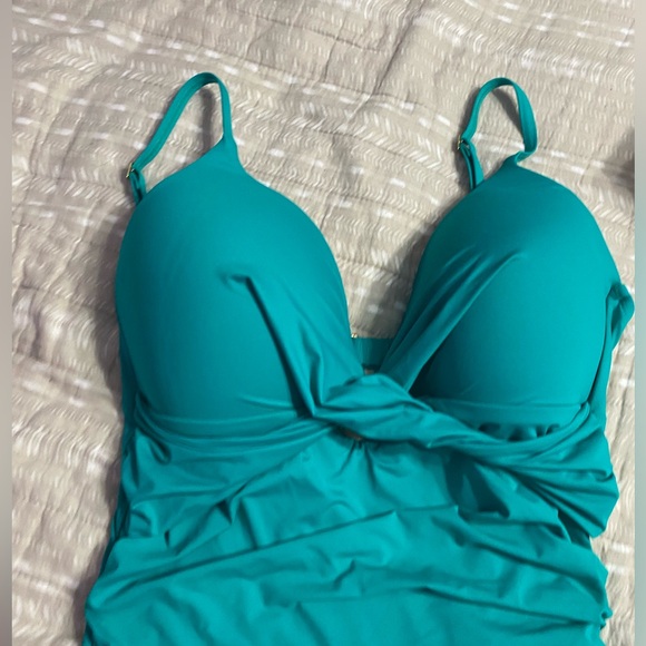 La Blanca 16 green Island Godess Twist Keyhole One Piece Swimsuit emerald plus - Picture 4 of 9